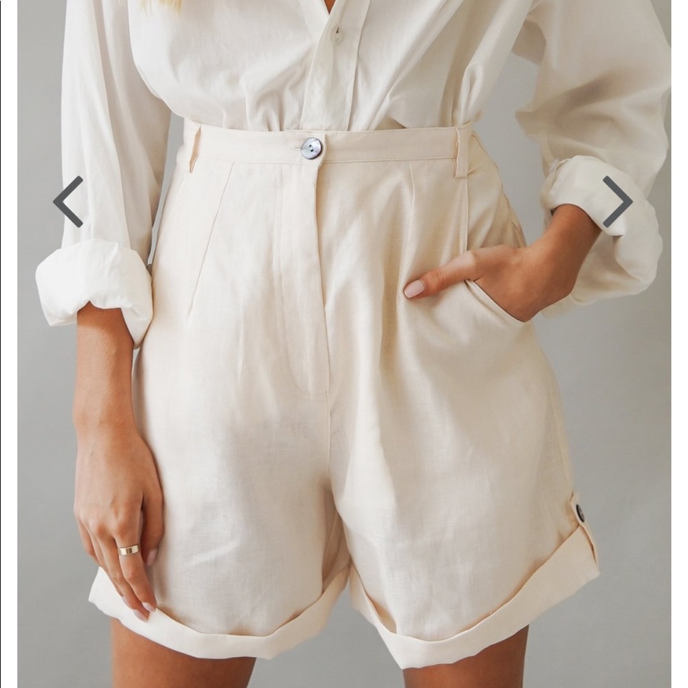 On the coast linen short